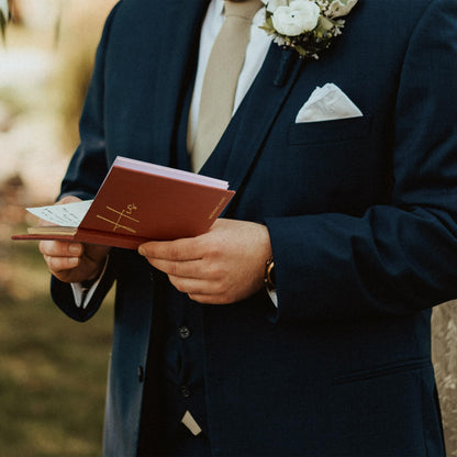 Elegant Linen Wedding Vow Books With Gold Foil Lettering - Perfectly Sized His and Hers Vow Books With Plenty Of Pages To Write Whatever is on Your Heart - A Beautiful Addition For The Wedding Day