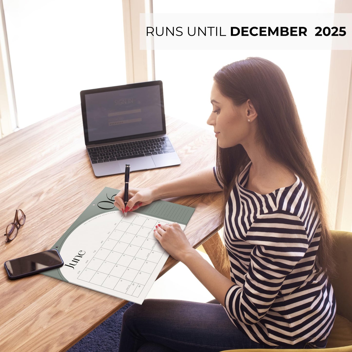 Aesthetic 2024-2025 Desk Calendar - Runs from June 2024 Until December 2025 - The Perfect Desktop Or Wall Calendar Planner for Easy Organizing